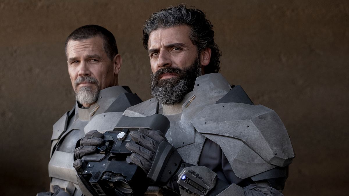 Ähnlich verwirrt wie Herzog Leto Atreides sah gestern das ProSieben-Publikum aus. Gurney Halleck und Herzog Leto Atreides stehen nebeneinander.