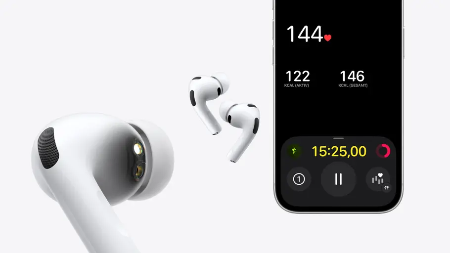 Ein Produktbild der AirPods Pro 3, daneben ist die Fitness-App des iPhone zu sehen.
