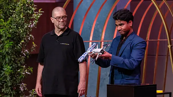 Ronald Lilleg-Staudenherz und Naveen Rajan beim clearBee-Pitch. - Foto: RTL Ronald Lilleg-Staudenherz und Naveen Rajan beim clearBee-Pitch. - Foto: RTL