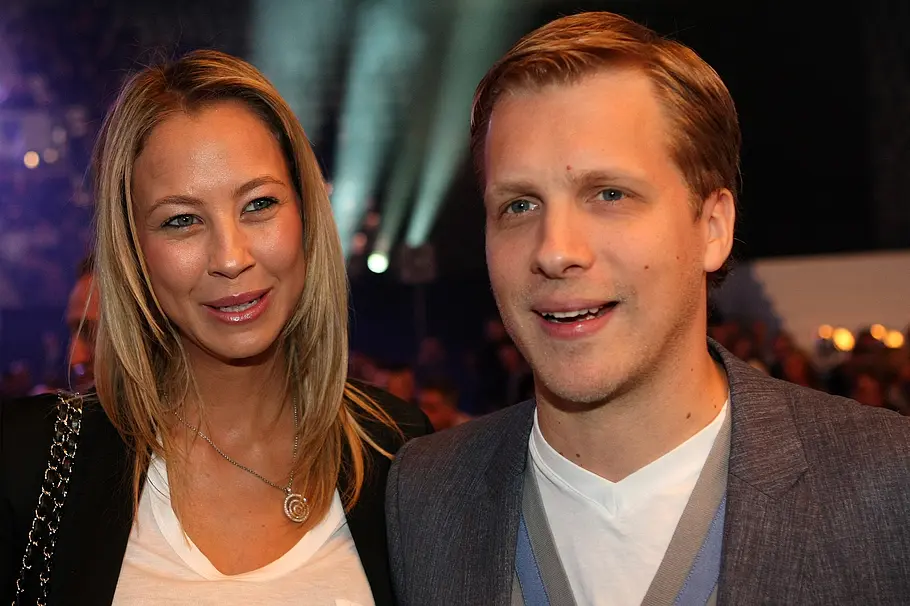 Oliver Pocher und Alessandra Meyer-Wölden geben ein Beziehungsupdate Oliver Pocher und Alessandra Meyer-Wölden posieren gemeinsam