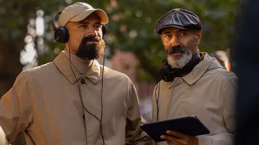 Alex Hanscombe und André Hanscombe am Set von „The Witness“.