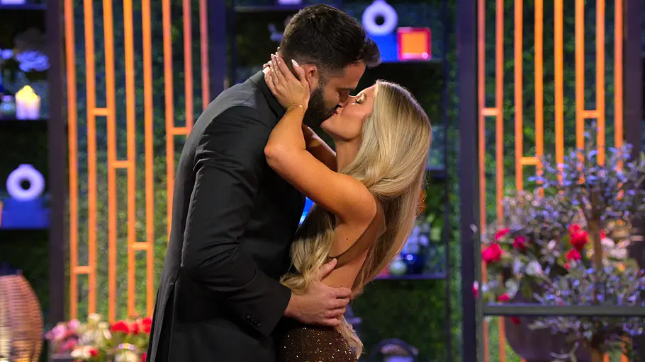 Alex Henderson und Ashley Carpenter bei Love is Blind
