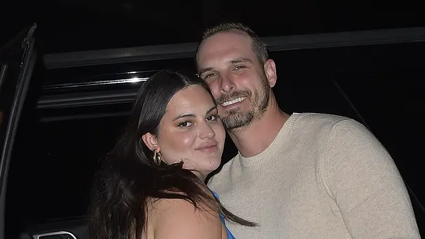 Alexa und Brennon Lemieux posieren Arm in Arm für die Kamera. - Foto: Action Press Alexa und Brennon Lemieux posieren Arm in Arm für die Kamera. - Foto: Action Press