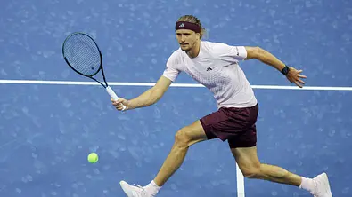 Alexander Zverev bei den US Open an Tag 9, Spiel gegen Luciano Darderi - Foto: IMAGO / EPA