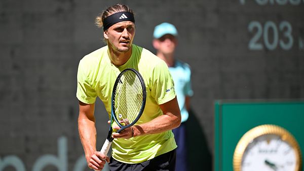Alexander Zverev auf dem Tennis Court - Foto:  IMAGO / Ulrich Hufnagel