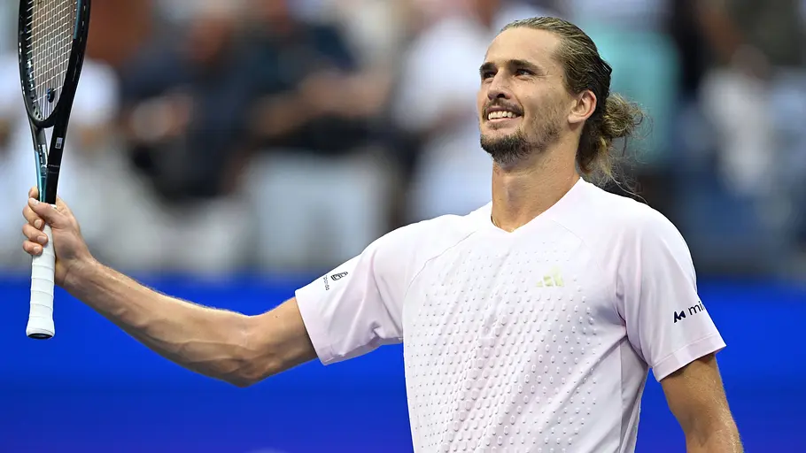 Alexander Zverev Alexander Zverev hält den Schläger nach seinem Sieg bei den US Open 2026 hoch!
