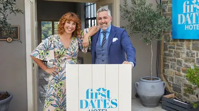 Aline und Roland trettl bei First Dates Hotel - Foto: RTL / Boris Breuer