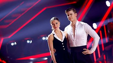 Taliso Engel und Patricija Ionel in weißen Hemd und schwarzem Top bei Lets Dance. - Foto: IMAGO/ Panama Pictures