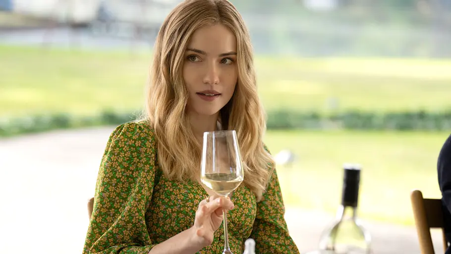 Willa Fitzgerald als Morgans Schwester Jenny in „All das Ungesagte zwischen uns – Regretting You“.