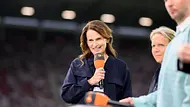 Katrin Müller-Hohenstein beim Fussball-Länderspiel Deutschland – Finnland. - Foto: IMAGO / anke waelischmiller Katrin Müller-Hohenstein beim Fussball-Länderspiel Deutschland – Finnland. - Foto: IMAGO / anke waelischmiller