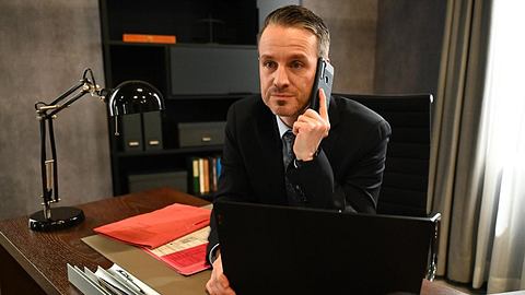 Kilian am Telefon. - Foto: RTL / Julia Feldhagen
