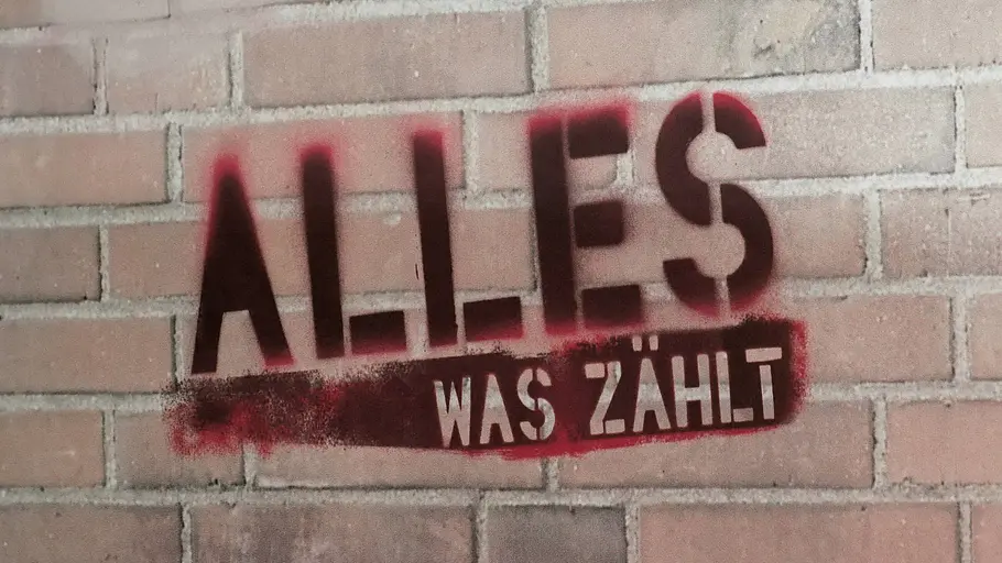 Das Logo von „Alles was zählt“ an eine Wand gesprüht