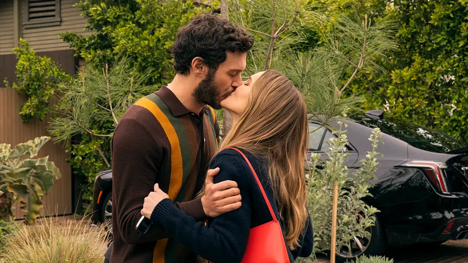 Am Valentinstag leistet sich Noah einen großen Fauxpas. Noah und Joanne küssen sich.