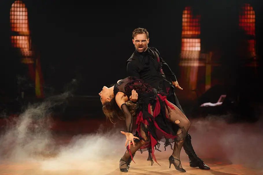 Anastasia Maruster und Vadim Garbuzov bei ihrem legendären Horror-Tango, den sie bei der Profi-Challenge 2026 uraufführten. 