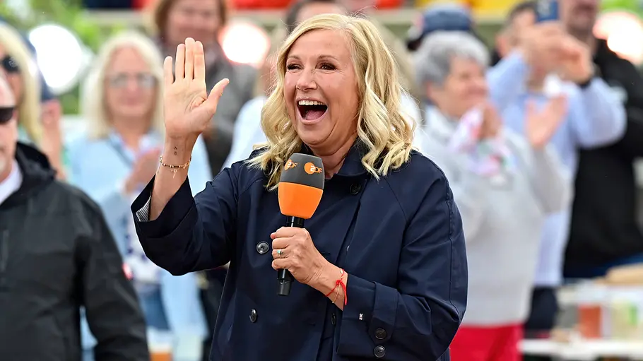 Andrea Kiewel bei einer Aufnahme des ZDF-Fernsehgartens Andrea Kiewel bei einer Aufnahme des ZDF-Fernsehgartens