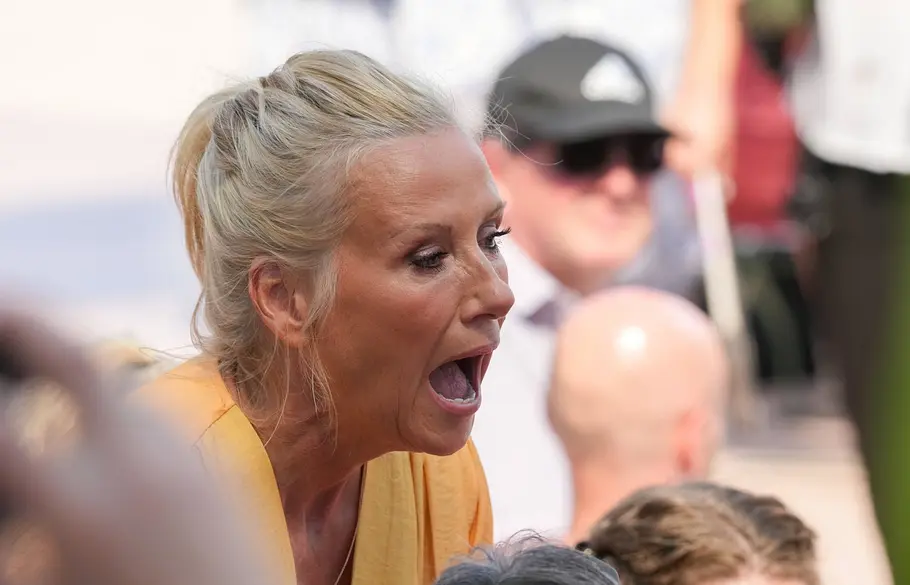 Andrea Kiewel muss sich nach ihrer Aussage am Sonntag Kritik anhören. Andrea Kiewel mit offenem Mund.