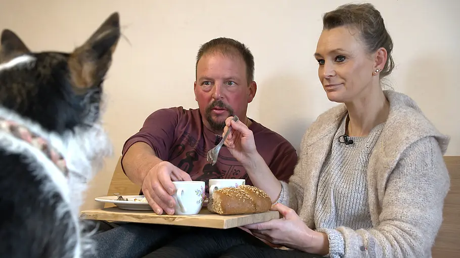 Bauer sucht Frau International-Kandidatin Katarina ist verliebt Bauer sucht Frau International-Kandidatin Katarina mit Bauer Andreas und Hund Ludi