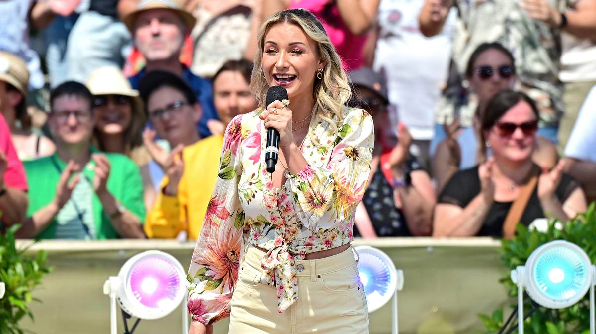 Anna-Carina Woitschack beim „ZDF-Fernsehgarten“