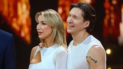 Anna-Carina Woitschack und Evgeny Vinokurov in der dritten Live-Show der 19. Staffel der RTL-Tanzshow Let s Dance - Foto: IMAGO / Future Image
