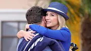 Anna-Carina Woitschack, hier ganz in blau bei einer innigen Umarmung mit mit Ex Stefan Mross, hat einen neuen Freund. - Foto: IMAGO / Bildagentur Monn Anna-Carina Woitschack, hier ganz in blau bei einer innigen Umarmung mit mit Ex Stefan Mross, hat einen neuen Freund. - Foto: IMAGO / Bildagentur Monn