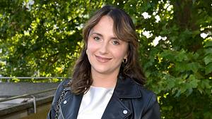 Anna Heiser macht sich Sorgen um ihren Sohn, der ein zweites Mal operiert werden musste - Foto: IMAGO / Future Image