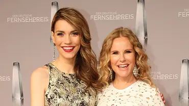 Als Annett Möller und Katja Burkard hier noch gemeinsam auf dem roten Teppich standen, herrschte gute Laune. Jetzt folgt der traurige RTL-Ausstieg. - Foto: Credit IMAGO / APress 