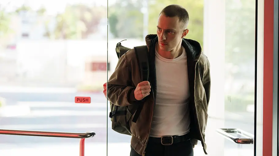 Apple-TV-Serie „Lucky“ Drew Starkey in „Lucky“.