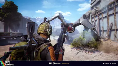 Ein Spieler kämpft in Arc Raiders gegen einen mächtigen Arc - Foto: Embark Studios