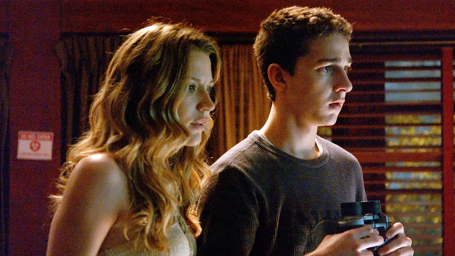 Ashley (Sarah Roemer), Kale (Shia LaBeouf) in „Disturbia“ Ashley (Sarah Roemer), Kale (Shia LaBeouf) in „Disturbia - Auch Killer haben Nachbarn“.