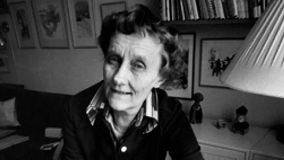 Ein Schwarz-Weiß-Foto von Astrid Lindgren.