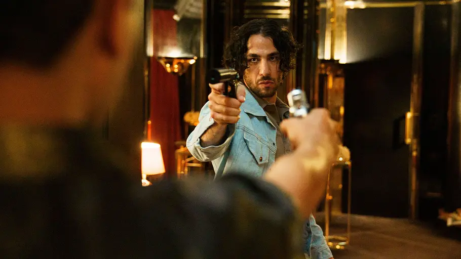 Auch wenn Fans natürlich wissen, welche Figuren „4 Blocks Zero“ überleben, soll das Prequel eine spannende Geschichte erzählen. Szenenbild aus „4 Blocks Zero“.