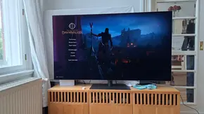 LG G6 steht auf TV-Board in einem Wohnzimmer mit Tageslicht - Foto: TV Movie / Privat LG G6 steht auf TV-Board in einem Wohnzimmer mit Tageslicht - Foto: TV Movie / Privat