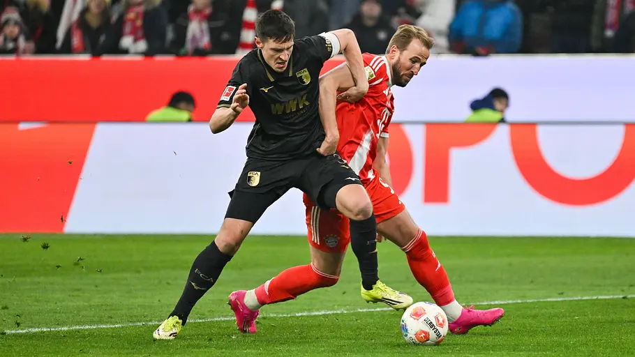 Keven Schlotterbeck und Harry Kane im Zweikampf Keven Schlotterbeck und Harry Kane im Zweikampf beim Bundesligaspiel
