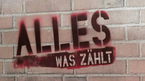 Das Alles was zählt-Logo auf einer Backsteinwand - Foto:  IMAGO / eventfoto54