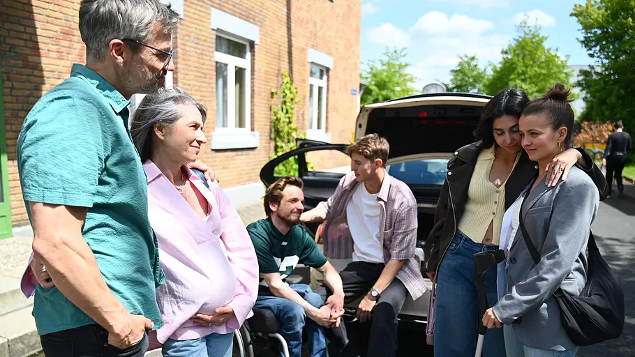 „Alles was zählt“: Doppelter Abschied, Comebacks und ein Neuzugang! Lucie und Thilo verabschieden sich von Freunden und Familie.