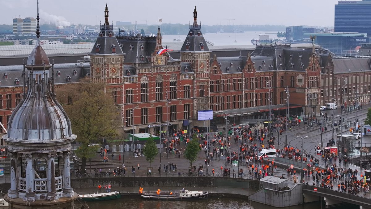 amsterdam central: alltag am mega-bahnhof