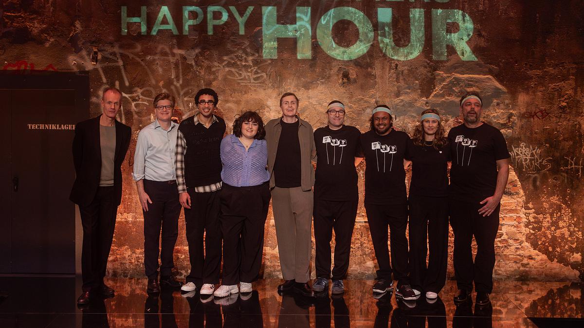 till reiners happy hour