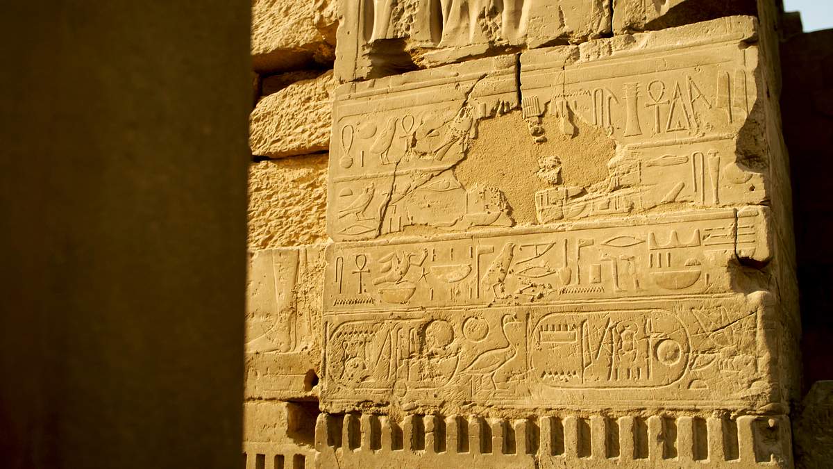 das geheimnis der hieroglyphen: champollions geniestreich