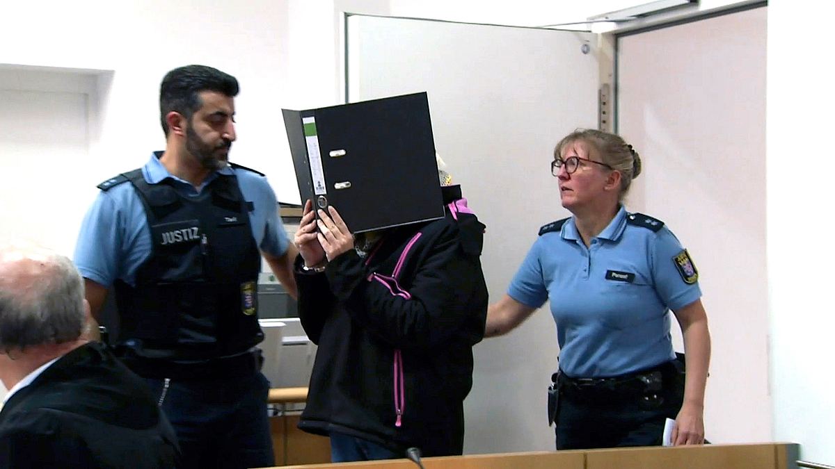 auf den spuren der kettensägenfrau