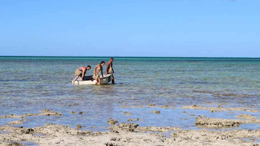 Naked Survival: 14 Tage auf der Hai-Insel naked survival: 14 tage auf der hai-insel