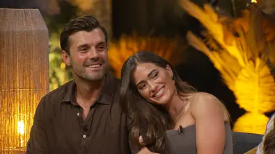 Bachelor Tim und Partnerin Vivien. - Foto: RTL Bachelor Tim und Partnerin Vivien. - Foto: RTL