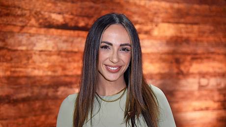 Bachelorette Jennifer Saro lächelt - Foto: IMAGO / Eventflash