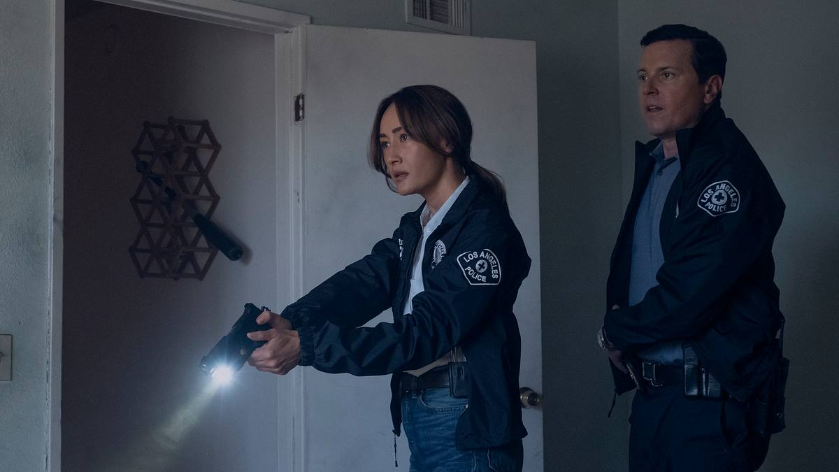 Maggie Q spielt Detective Renée Ballard in der neuen Krimi-Serie. Maggie Q und Michael Mosley in einer Szene aus Ballard