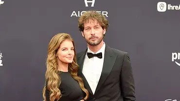Yvonne Catterfeld und Adam von Mack posieren auf dem roten Teppich - Foto: Action Press