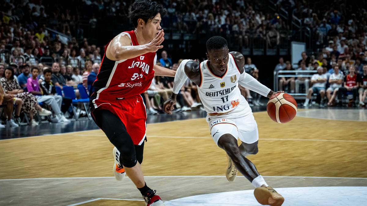 Dennis Schröder im EM Spiel von Deutschland Dennis Schröder im Basketball-EM