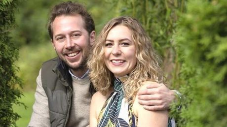 Arne und Antje lächeln in die Kamera - Foto: rtl/Andreas Friese