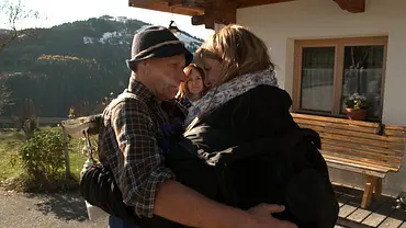 Bauer sucht Frau International: Franz verabschiedet sich von Simone - Foto: RTL