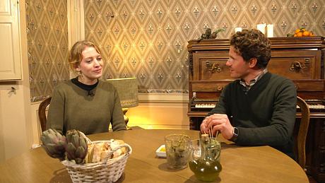 Bauer sucht Frau International-Kandidat Martin im Gespräch mit Sara - Foto: RTL