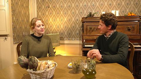 Bauer sucht Frau International-Kandidat Martin im Gespräch mit Sara - Foto: RTL