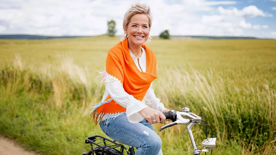 Bauer sucht Frau-Moderatorin Inka Bause auf dem Fahrrad - Foto: RTL / Benno Kraehahn Bauer sucht Frau-Moderatorin Inka Bause auf dem Fahrrad - Foto: RTL / Benno Kraehahn